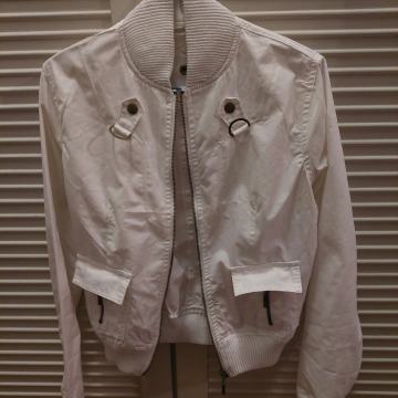 Lagana sportska jaknica