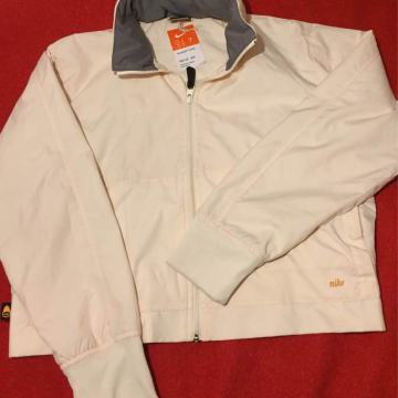 LAGANA ŽENSKA JAKNA NIKE br 40