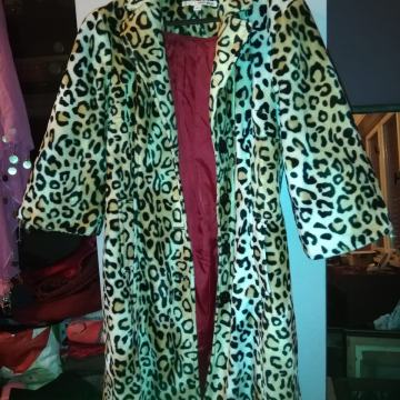 Lagani kaputić vel. 36 vrlo atraktivan + 2 haljine