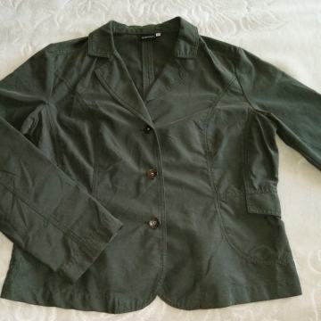 Lagani sakoić veličine 42