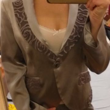 Mak prekrasni sako s detaljima