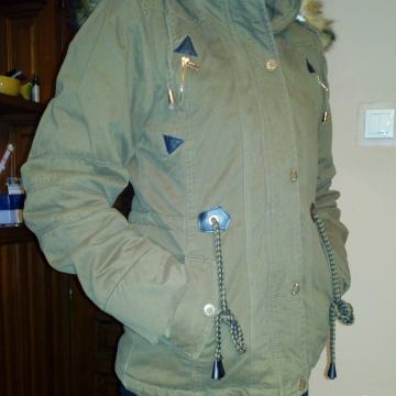 Maslinasto zelena jakna sa macom, S