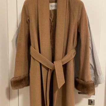 Max Mara kaput s pravim krznom
