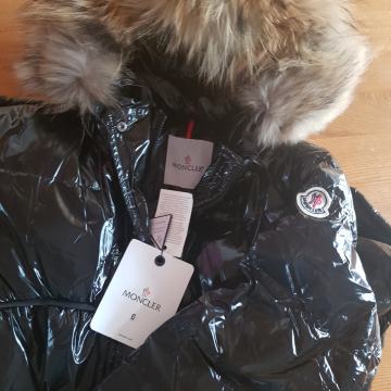MONCLER JAKNA SA PRAVIM KRZNOM!  Vel. 6