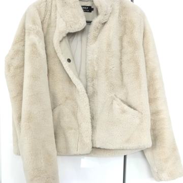 ONLY bež jakna od umjetnog krzna veličina S = 36. Nježni mekani teddy