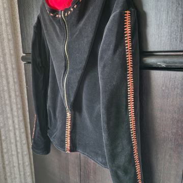 Ornament jakna s kapuljačom