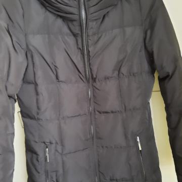 SNIŽENJE Zara pernata jakna, kao nova