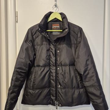 PLAYLIFE crna prijelazna jakna vel L