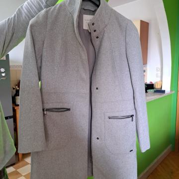 Potpuno novi, ženski kaput M veličine