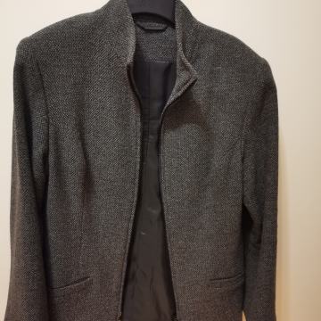 POVOLJNO, JAKNA KAPUTIĆ, JEDNOM NOŠENO