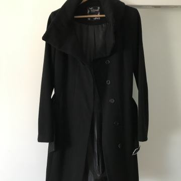 Prekrasan crni zimski kaput, vel. S