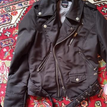 Prekrasna jakna 25 eura