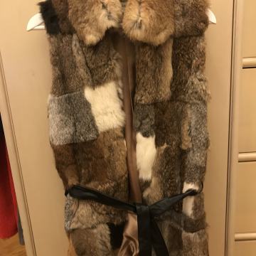 Prodaja prsluka od krzna zečeka