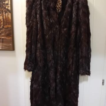 Prodajem dugu bundu od tamnosmede nutrije u top stanju