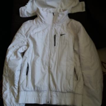 Prodajem Nike sportsku jaknu