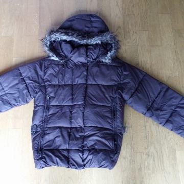 PRODAJEM SMEĐU H&M JAKNU S ODVOJIVOM KAPULJAČOM