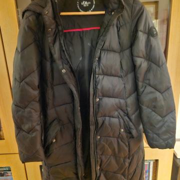 Prodajem vrlo dobro očuvanu žensku dugačku vodootpornu S.Oliver jaknu