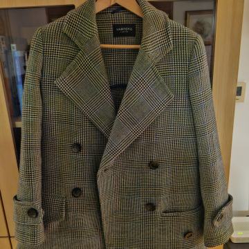 Prodajem vrlo malo nošen ženski Varteks limited edition kaput