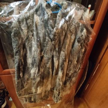 Prodajem žensku bundu