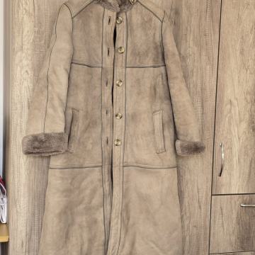 Prodajem ženski kožni kaput