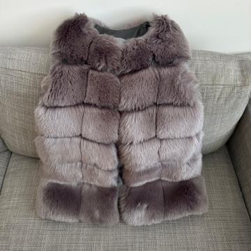 Prodajem ženski prsluk od umjetnog krzna, vel M