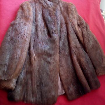 Prodajem žensku bundu od nutrije !
