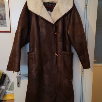 PRODAJEM ŽENSKU BUNDU