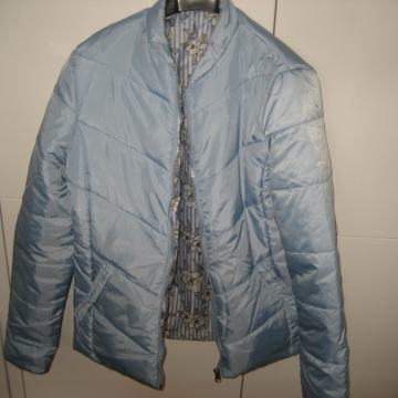 SVIJETLO PLAVA JAKNA VEL.36 I VEL. 38 - NOVO