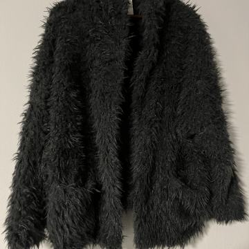 Pull and Bear fluffy jakna vl.M