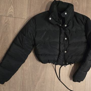 Različite ženske jakne, S ali M