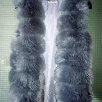 Red Queen prsluk od eko krzna NOVO