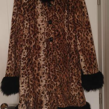 RINASCIMENTO! Odličan trendy kaput leo uzorka