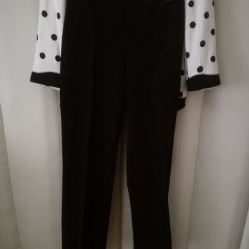 Hlače crne na crtu, br 36