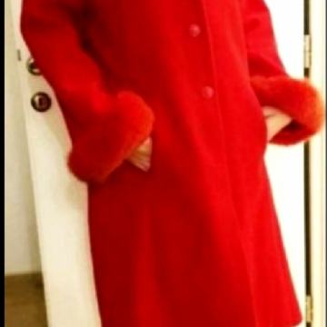 SALLY! 100% FINI VUNENI KAPUT! ODLIČNA PRILIKA! S KRZNENIM DETALJIMA!