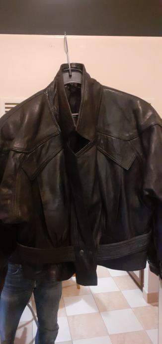 Sisley br.46/XL kvalitetna ugodna kratka jakna