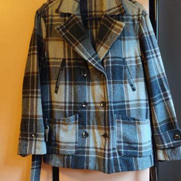 Sisley kratki kaput  (trench coat) stila s dvostrukim kopčanjem