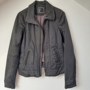 Siva kratka prijelazna jakna Bershka 36