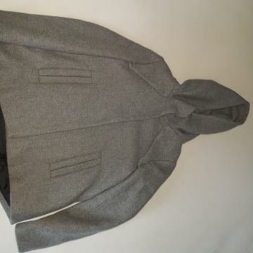 Sivi trendy kaputic jaknica Zara 38 sa predivnom velikom kapuljacom