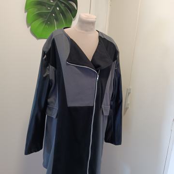 SIVO-CRNA JAKNA S PATENTOM 46/48