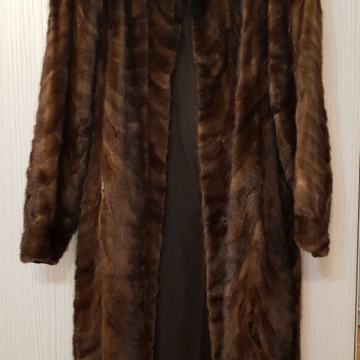 Smeđa bunda od nerca