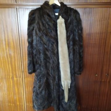 SMEĐA BUNDA OD NERCA vel. 40-42 I OVRATNIK OD LISICE