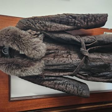 Smeđa bundica/kaput