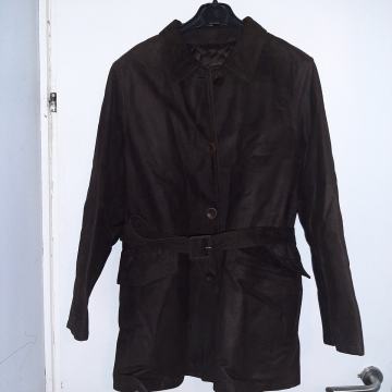 Smeđa nova duža ženska kožna jakna u stilu košulje