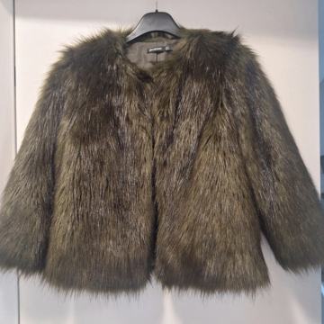 STRADIVARIUS BUNDA VEL. S  - NOVO