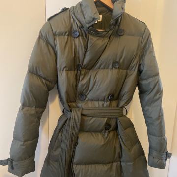 Tamnozelena moderna jakna