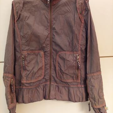 Tanka jakna za vjetrovito ljeto Mango