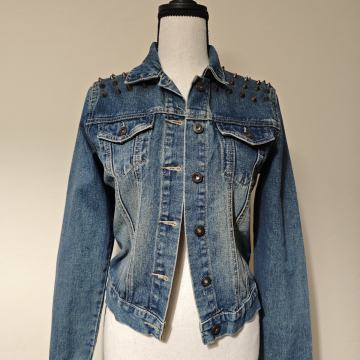 Traper jakna sa zakovicama