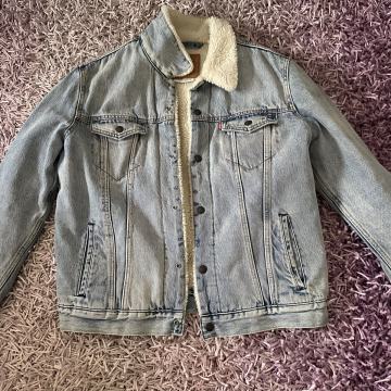 Vintage Levis Sherpa jakna,super stanje,velicina L,duzina 66cm