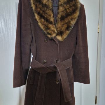 Vuneni kaput broj 40