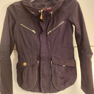 Zanimljiva jakna Replay